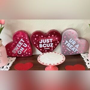 Dunkin' Heart-Shaped Tin Set 2026 set